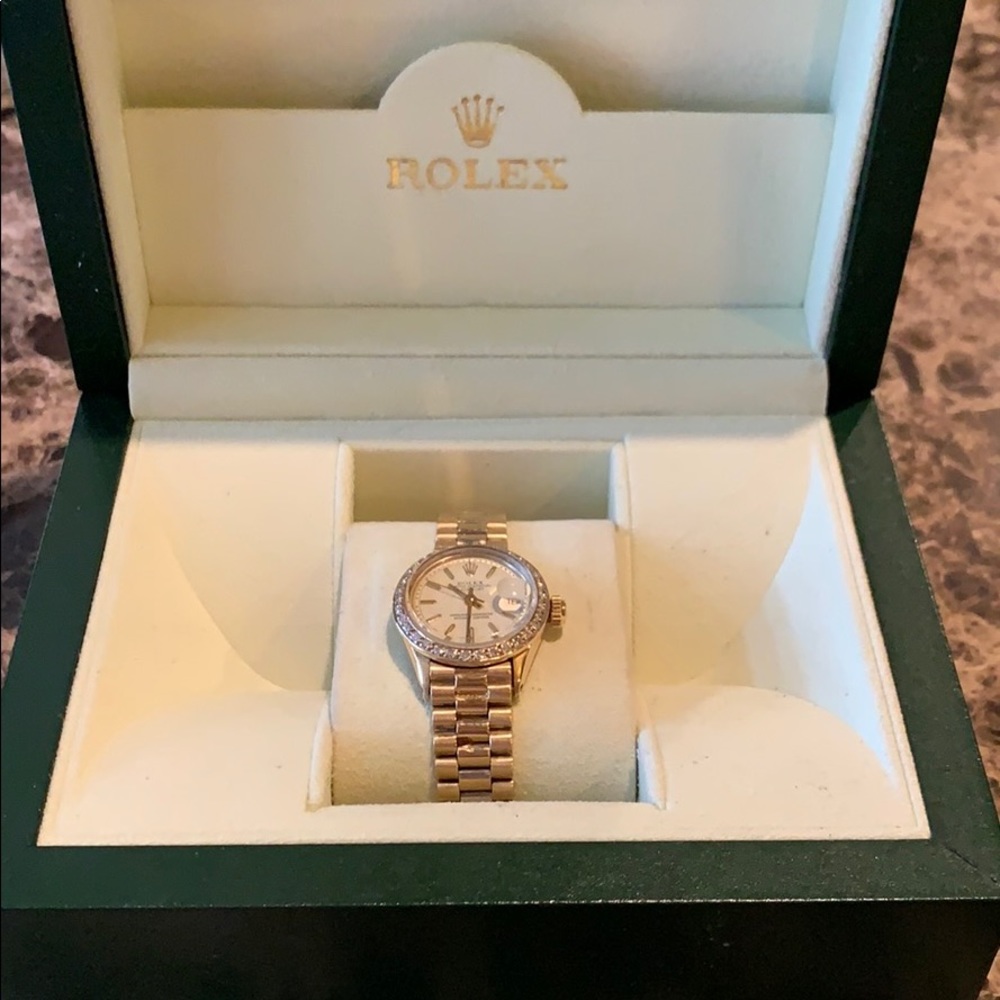 Authentic diamond bezel Woman’s Rolex ⚜️